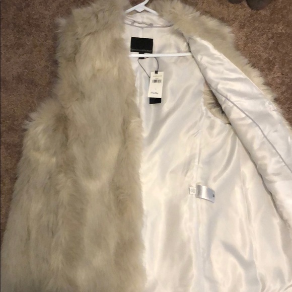 Brand New, never worn Faux Fur - Picture 3 of 7